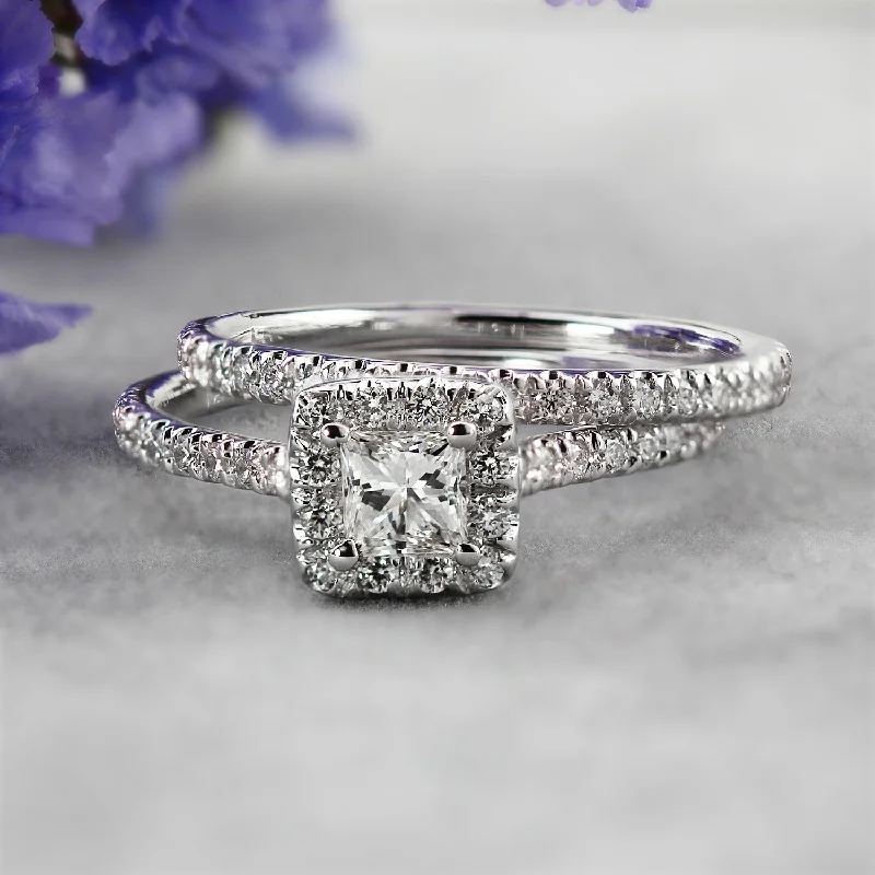 Comfortable Series Auriya Platinum 1ctw Princess-cut Halo Diamond Engagement Ring Set Comfortable Series Auriya Platinum 1ctw Princess-cut Halo Diamond Engagement Ring Set