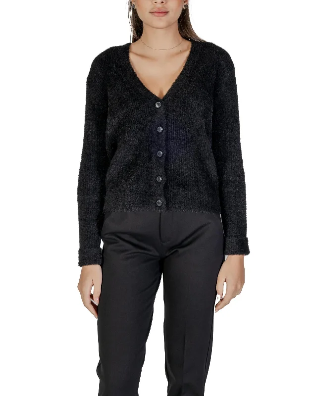 Quality Tailoring Street One Low-Cut V-Neck Long Sleeve Cardigan