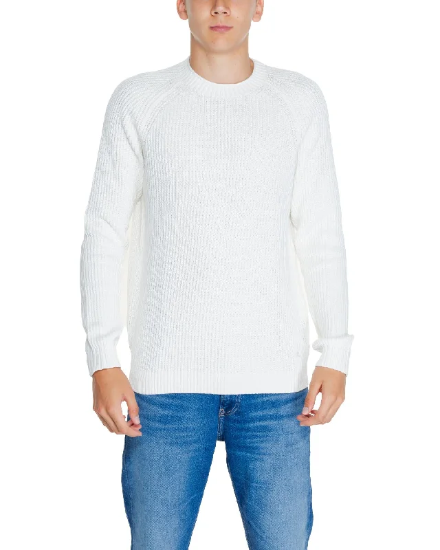 Casual And Versatile Calvin Klein Jeans  Mens Ribbed Crew Neck Sweater