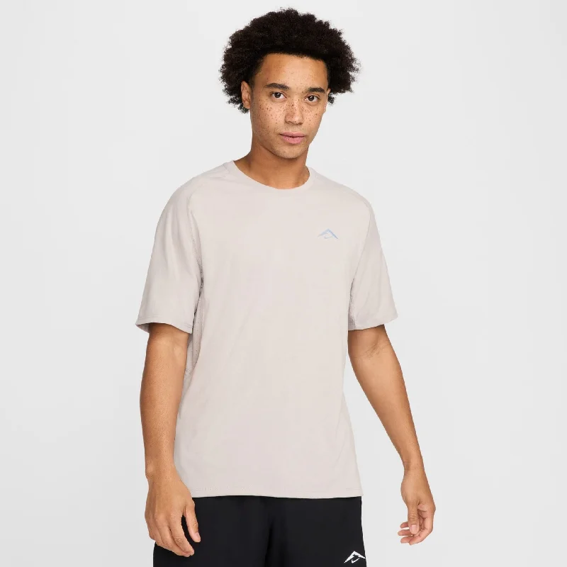 Elegant Wear Nike Men's Solar Chase Dri-FIT ADV Short-Sleeve Running Top