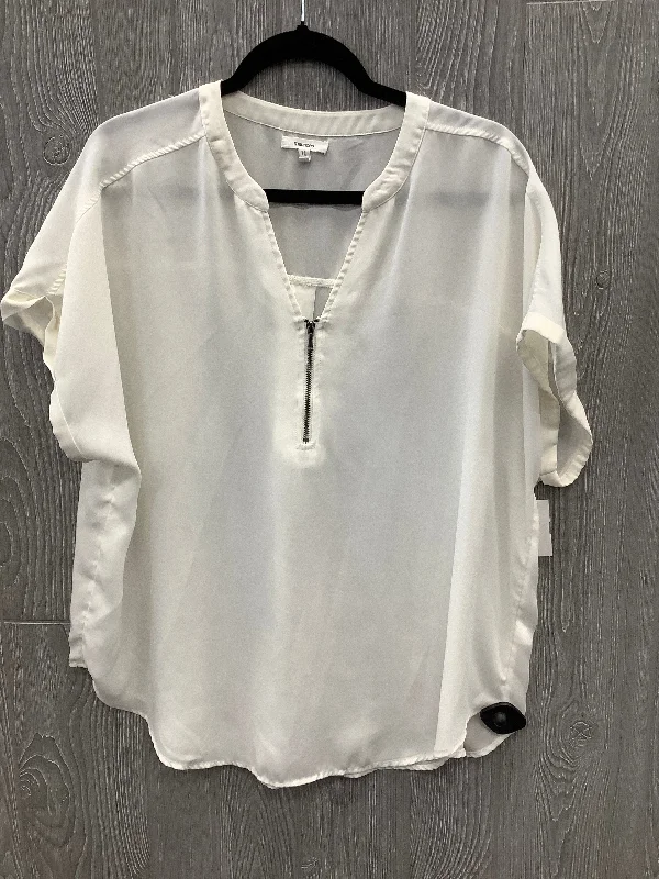 Youthful Style Top Short Sleeve By Maurices In White, Size: 1x