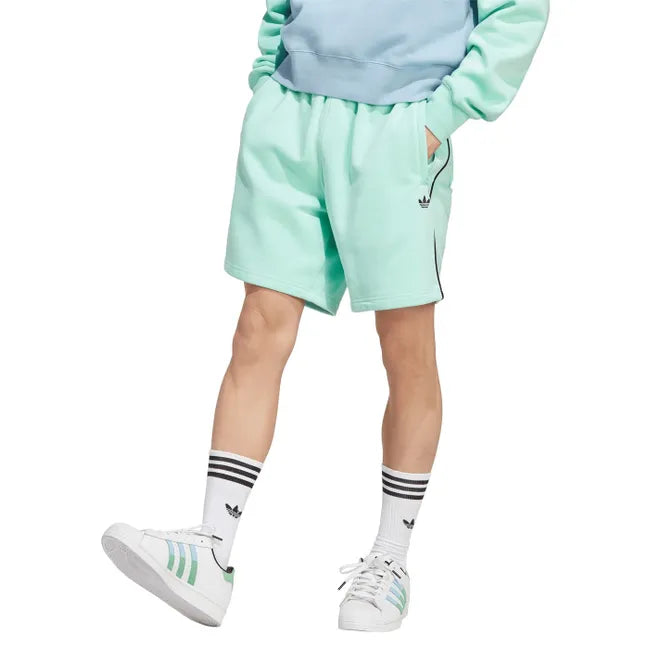 Everyday Outfits adidas Originals C Shorts in Green